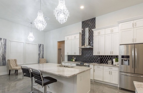 Eagle Pass Casa | CONTEMPORARY SPACIOUS STAY