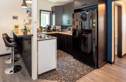 East Beach Casa | Contemporary Studio w/ King Bed