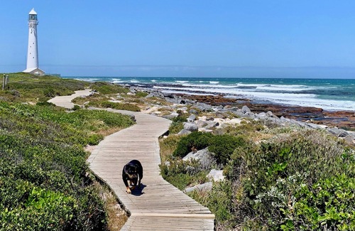 Kommetjie Cabaña | Contemporary studio stones throw to the beach