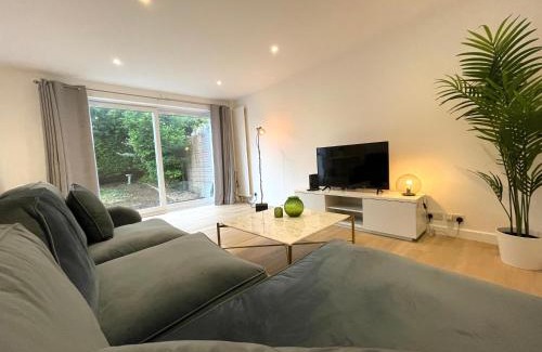 High Wycombe Apartamento | Contemporary-styled 3-Bed House
