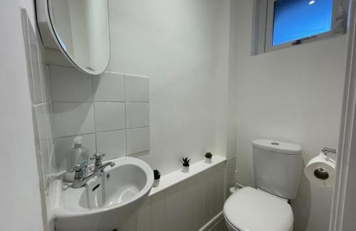 High Wycombe Apartamento | Contemporary-styled 3-Bed House