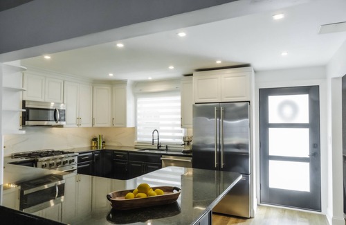 Rochelle Park Casa | Contemporary stylish open space concept vacation home-away from home !