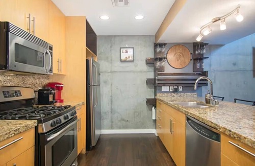 Downtown San Diego Condominio | Contemporary Urban Loft in the Heart of DT San Diego with Private Entrance