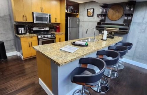 Downtown San Diego Condominio | Contemporary Urban Loft in the Heart of DT San Diego with Private Entrance