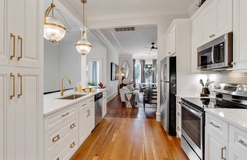 Historic Downtown Savannah Casa | Contemporary Victorian Home | Near Forsyth Park