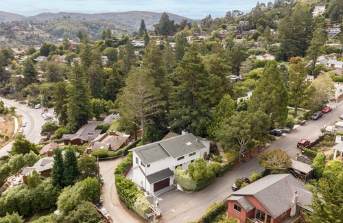 Almonte Casa | Vista a la bahía moderna Charmer en Mill Valley