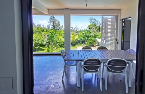 Calodyne Casa | Villa contemporánea en zona tranquila con vistas al mar.