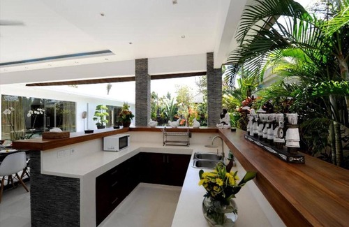 Sunset Road Villa | Villa contemporánea (2014) con piscina cerca de la playa en Seminyak