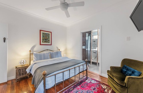 Paddington Casa | Contemporáneo Vintage ~ 3Bed / 3Bath / 2Car / Pool + Views