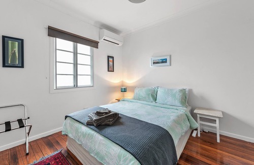 Paddington Casa | Contemporáneo Vintage ~ 3Bed / 3Bath / 2Car / Pool + Views