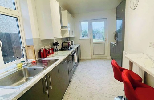 Dunstable Casa | Kingsbury 3 Bedroom Contractor House Short Lets Free Parking