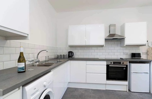 Redcar Apartamento | Contractor Base | 8 Beds | 2 Bath | Fast WiFi