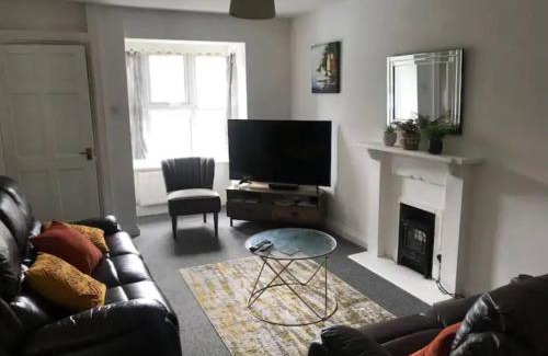 Aston-le-Walls Apartamento | Contractor and family friendly spacious 3-Bed House with private parking, WiFi, garden area