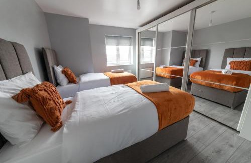 Luton Apartamento | Contractor-Ready House - Bright, Spacious, and Free WiFi Included!