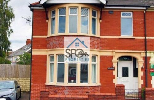 Heath Casa | Contractors-Business-Private Parking-Free WiFi-Near M4