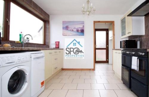 Heath Casa | Contractors-Business-Private Parking-Free WiFi-Near M4
