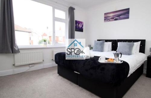 Heath Casa | Contractors-Business-Private Parking-Free WiFi-Near M4