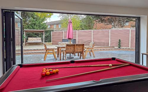 Tea Green Casa | Contractors Heaven-POOL TABLE-THREE BEDROOM HOUSE WITH SEPARATE ONE BEDROOM SELF CONTAINED-Close to AIRPORT