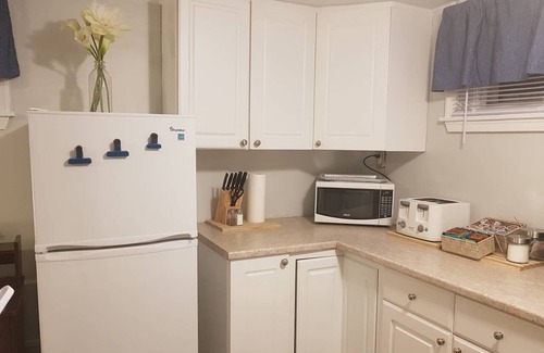 Sarnia Apartamento | Contractors/Trades - Private Apt in Central Sarnia