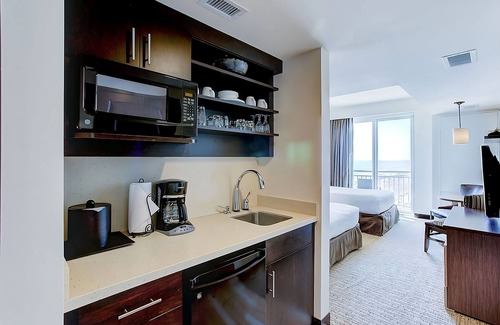 Northeast Virginia Beach Hotel | Convenience & Comfort! Unit w/ Kitchenette, Partial Ocean View, Onsite Pools!