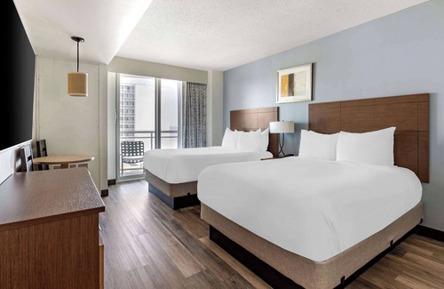 Northeast Virginia Beach Hotel | Convenience & Comfort! Unit w/ Kitchenette, Partial Ocean View, Onsite Pools!