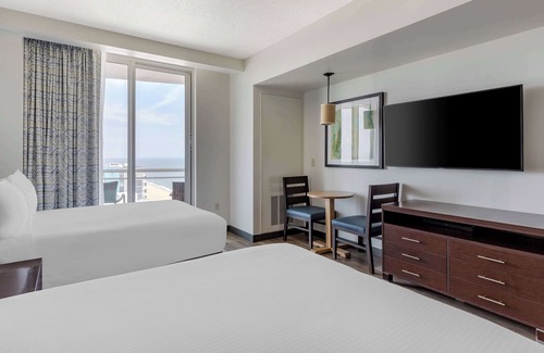 Northeast Virginia Beach Hotel | Convenience & Comfort! Unit w/ Kitchenette, Partial Ocean View, Onsite Pools!