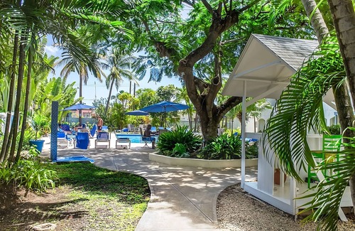 St. Lawrence Gap Apartamento | Convenience & Comfort! 4 Convenient Units | Outdoor Pool and Free Parking