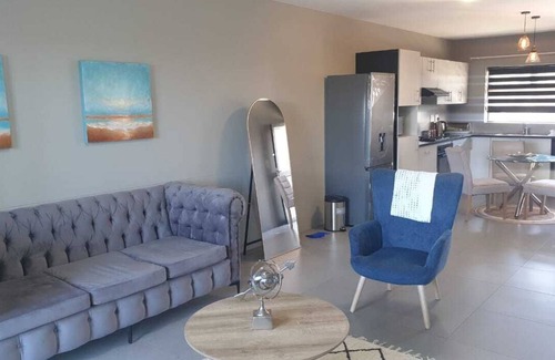 Burgundy Estate Apartamento | Convenient 2 Bed, 2 Bath Getaway in Burgundy Estate