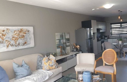 Burgundy Estate Apartamento | Convenient 2 Bed, 2 Bath Getaway in Burgundy Estate