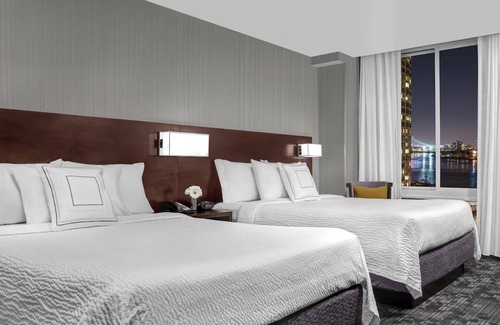 Upper East Side Hotel | Convenient 2 Queen Beds Room for Exploring Culture & Adventure! Onsite Parking!