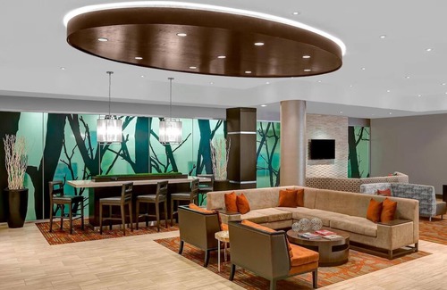 Upper East Side Hotel | Convenient 2 Queen Beds Room for Exploring Culture & Adventure! Onsite Parking!