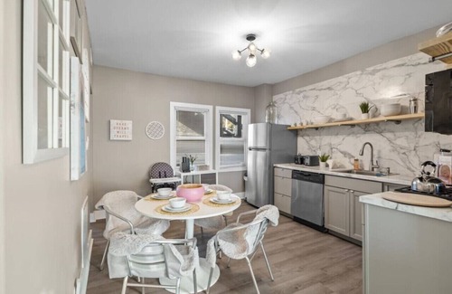 Meridian-Kessler Apartamento | Convenient 2BR Near Convention & Hospitals