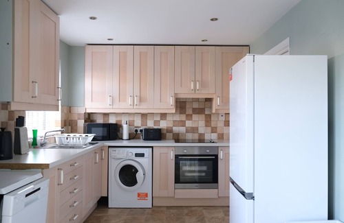 Luton Casa | Convenient 4 Bedroom House with Garden in Luton