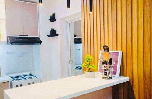 E. Rodriguez Condominio | Convenient & accessable 2 bedroom condo in welcoming Quezon City with AC, WiFi.