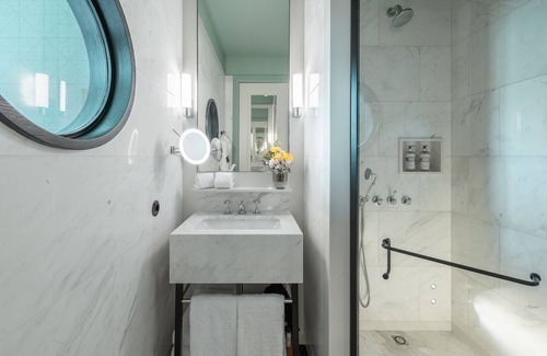 Centro / Baixa Hotel | Convenient Accommodation in the Heart of Porto City! W/Pool Access! Bike Rental