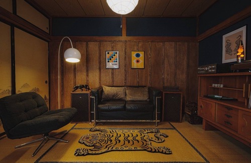 Shimo-yoshida Casa | Convenient and stylish City Pop inspired retreat at the foot of Mt.Fuji!