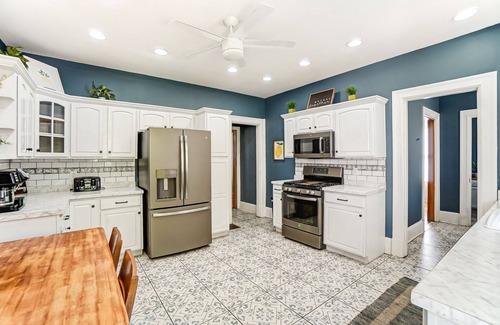 Cincinnati Casa | Convenient Cincy Boho Large Group Vacation Rental
