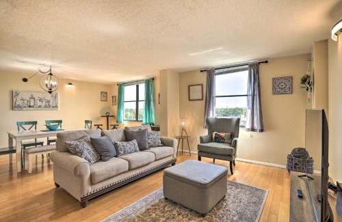 Clearwater Apartamento | Convenient Clearwater Condo Less Than 4 Mi to Beach!