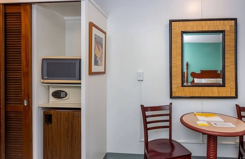 Ala Moana Casa | Convenient Countryside Stay! 2 Comfortable Units, Pool, Pets Allowed