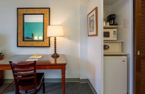 Ala Moana Casa | Convenient Countryside Stay! 2 Comfortable Units, Pool, Pets Allowed