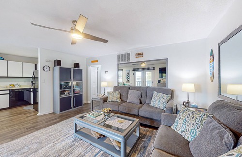 Caine Woods Condominio | Convenient first-floor condo with a fully stocked kitchen, WiFi & a private deck