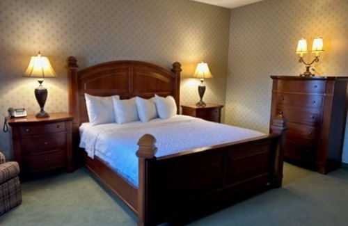 Raisin Hotel | Convenient Fresno Stay – Minutes from Airport w/Free Shuttle