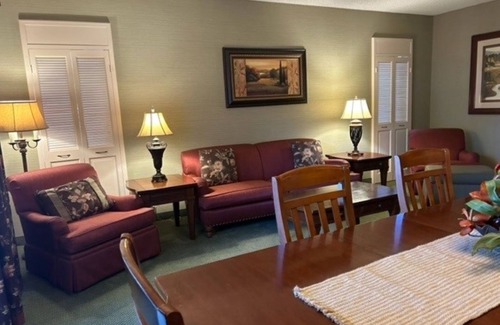 Raisin Hotel | Convenient Fresno Stay – Minutes from Airport w/Free Shuttle