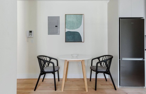 Bloomingdale Apartamento | Convenient Greenpoint 2BR w/ W/D & A/C, nr Ferry, by Blueground