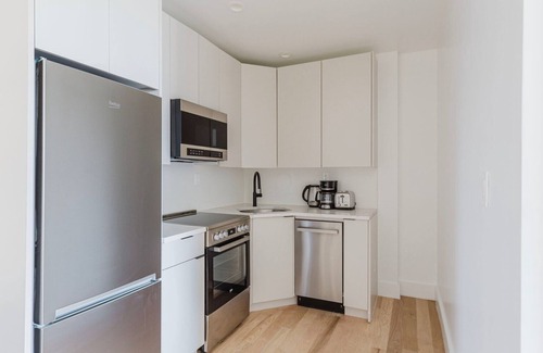 Bloomingdale Apartamento | Convenient Greenpoint 2BR w/ W/D & A/C, nr Ferry, by Blueground