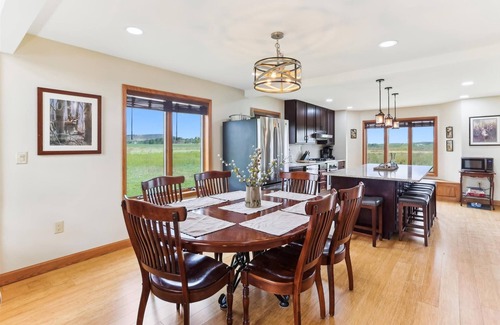Davis Casa | Convenient location for your mountain vacation. Welcome to Coyotes Den!