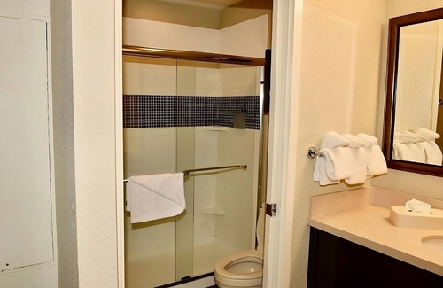 San Bruno Complejo | Convenient Location! Pets Allowed, Onsite Pool, Parking, Free Breakfast