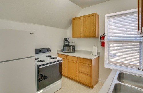 Logan Apartamento | Convenient Logan Apartment - 1 Block to Town!