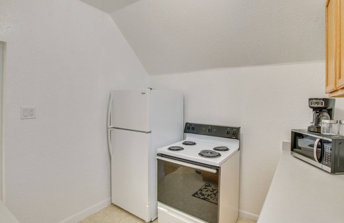 Logan Apartamento | Convenient Logan Apartment - 1 Block to Town!