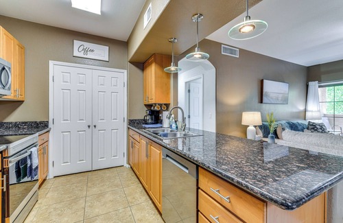 Parkwood Ranch Condominio | Convenient Mesa Condo w/Pool & Hot Tub Access!